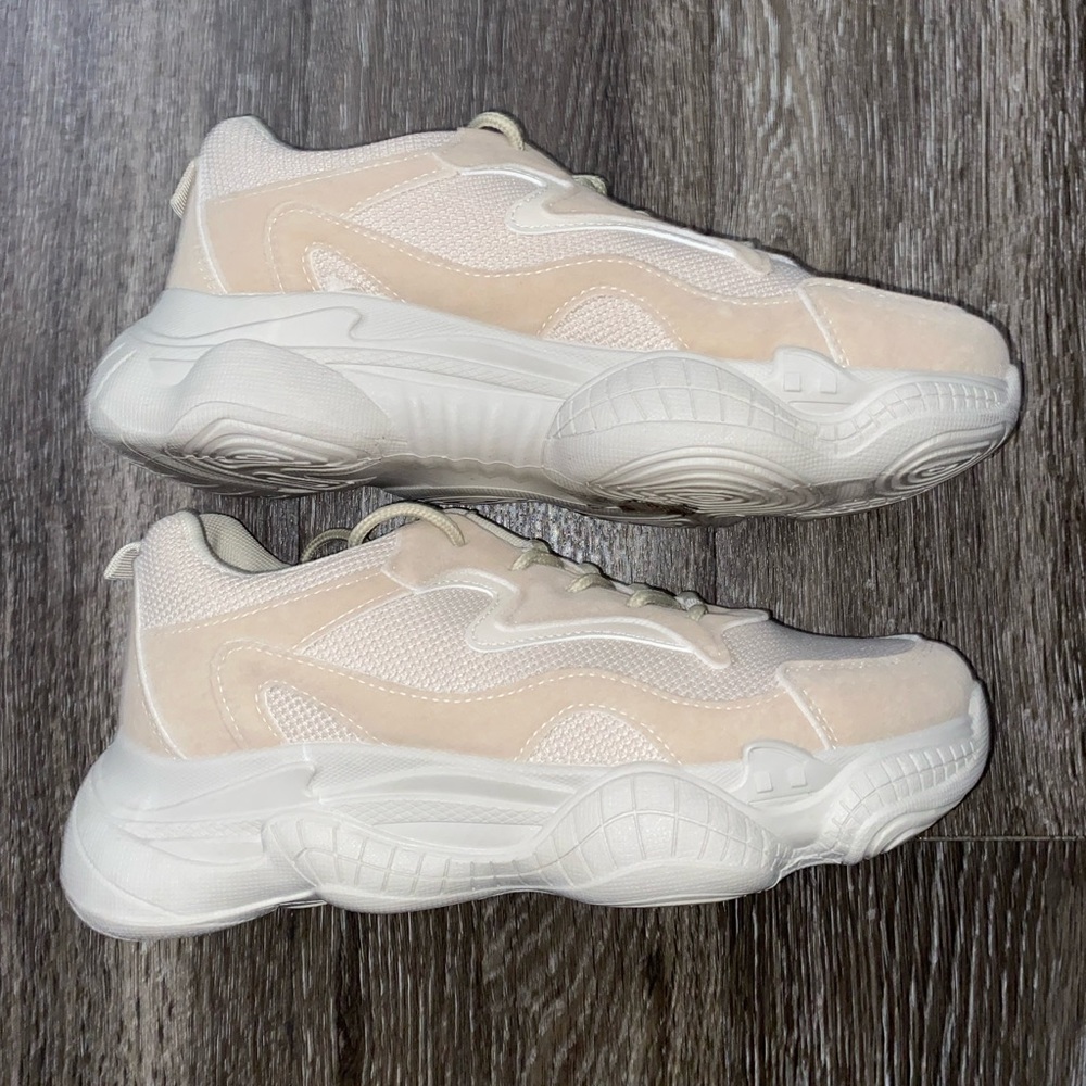 **SOLD** Pretty Little Thing Chunky Sneakers